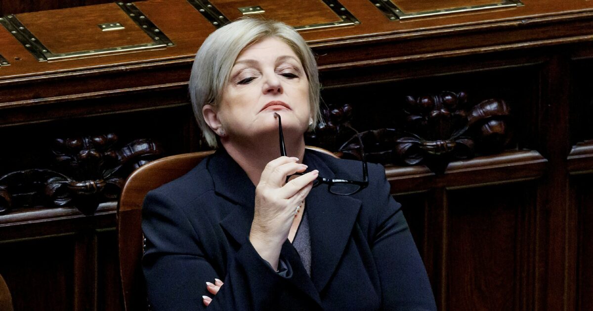 Calderone e la laurea della domenica alla Link, la ministra: “Mio titolo valido, attaccano me per colpire il governo”