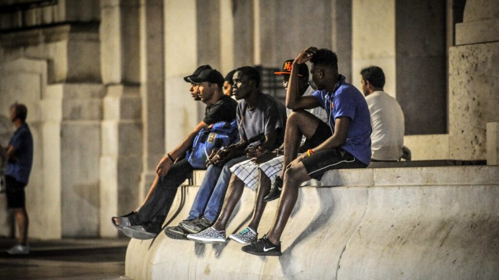 Divieto d'ingresso, rimpatri comuni e hub extra Ue: cosa prevede il nuovo regolamento sui migranti