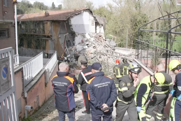 Esplosione a Roma crolla palazzina, Roberto Saviano: “Da pochi giorni non vivevo più in quella casa”