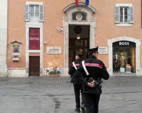 Il dirigente del ministero massacrato a bastonate in centro a Roma: il giallo del movente