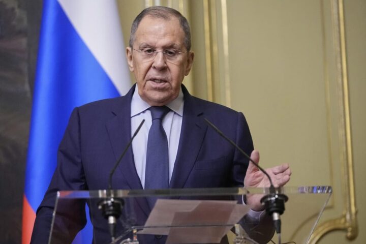 Lavrov: "Trump non fornirà garanzie di sicurezza a Zelensky. Soldati Nato in Ucraina? Sono una minaccia"