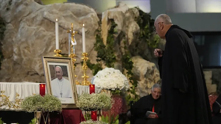 Addio a papa Francesco, oggi i funerali a San Pietro con i capi di Stato e Trump in prima fila