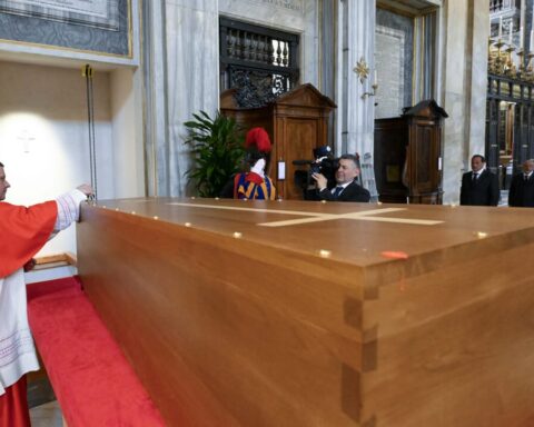 Come raggiungere la tomba di Papa Francesco alla Basilica di Santa Maria Maggiore -- Come raggiungere tomba di papa Francesco a Roma- i mezzi pubblici