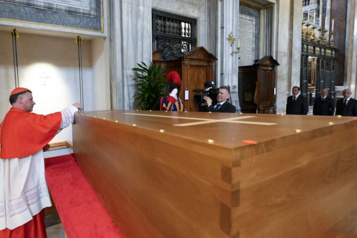 Come raggiungere la tomba di Papa Francesco alla Basilica di Santa Maria Maggiore -- Come raggiungere tomba di papa Francesco a Roma- i mezzi pubblici