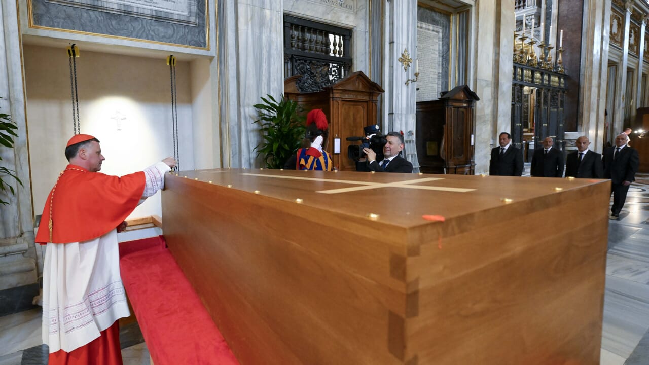 Come raggiungere la tomba di Papa Francesco alla Basilica di Santa Maria Maggiore -- Come raggiungere tomba di papa Francesco a Roma- i mezzi pubblici