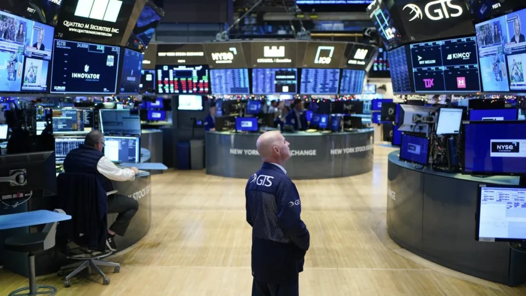 Effetto dazi, la Borsa di Milano crolla del 7,6% in apertura: tracollo dei mercati in tutto il mondo