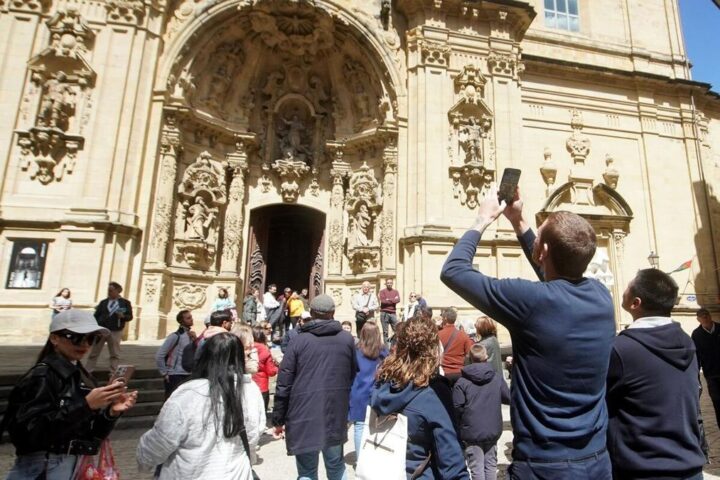 El mal tiempo y el puente de mayo se dejan notar en las reservas para Semana Santa de Gipuzkoa