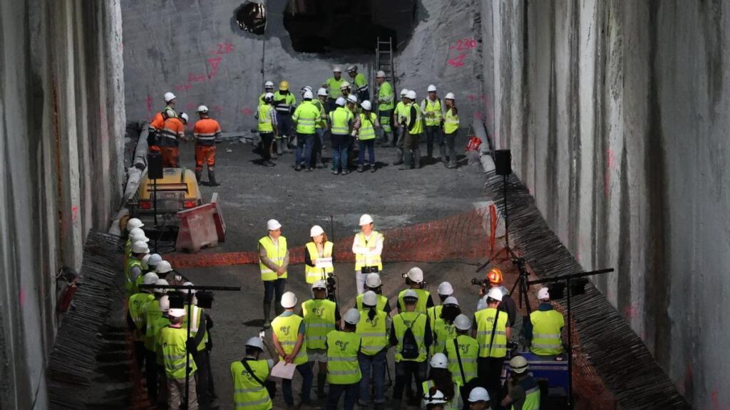 Finaliza la excavación del túnel del Topo entre Galtzaraborda y Altza, que abrirá la línea en 2026