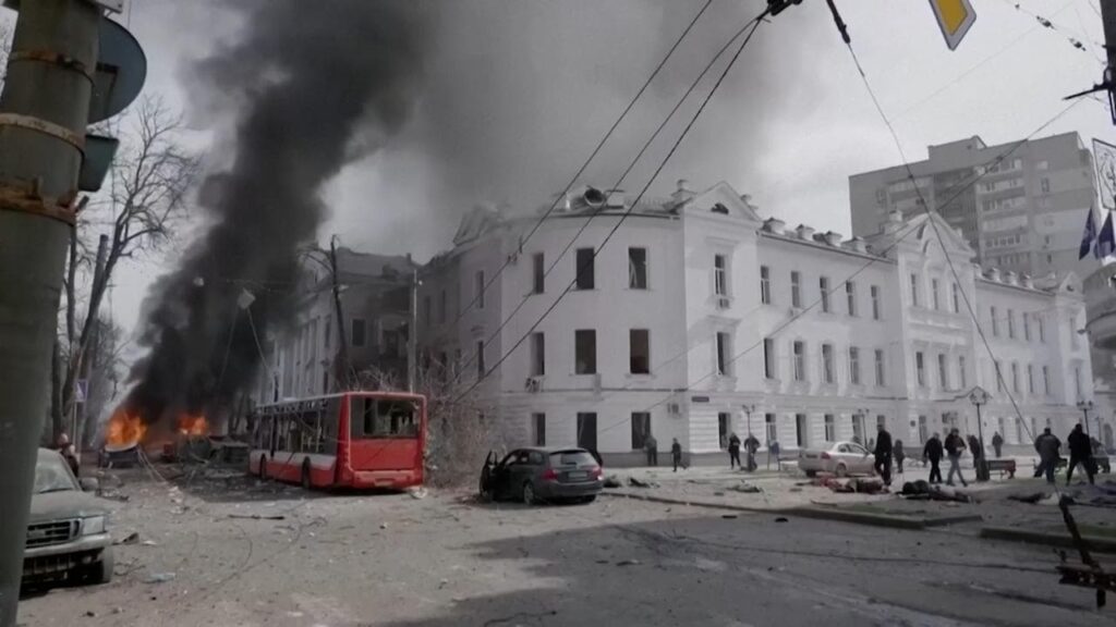 Guerra Ucraina-Russia, news in diretta: strage di civili a Sumy, almeno 34 morti tra cui 7 bambini. Zelensky a Trump: “Venga a Kiev”