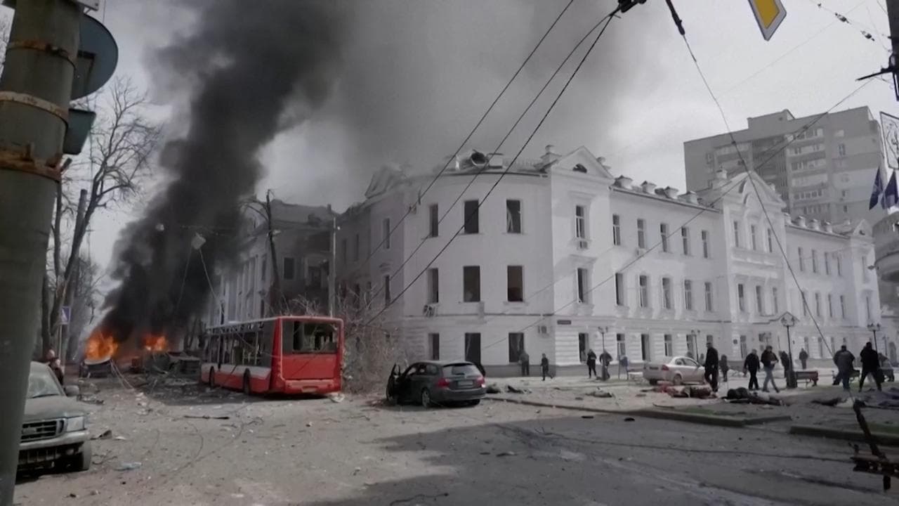 Guerra Ucraina-Russia, news in diretta: strage di civili a Sumy, almeno 34 morti tra cui 7 bambini. Zelensky a Trump: “Venga a Kiev”