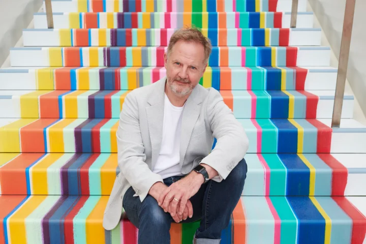Ian Davenport firma il manifesto del Todi festival e porta in città la sua arte