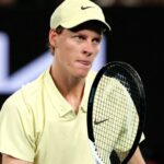 Jannik Sinner oggi torna ad allenarsi a Monte Carlo dopo la sospensione: cosa potrà fare e cosa no