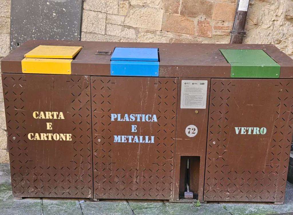 La politica litiga sulla Tari, ma intanto la bolletta rifiuti aumenta di oltre il 6%