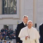 “Quando le donne comandano le cose vanno”: l’incontro tra Papa Francesco e i medici che lo hanno curato