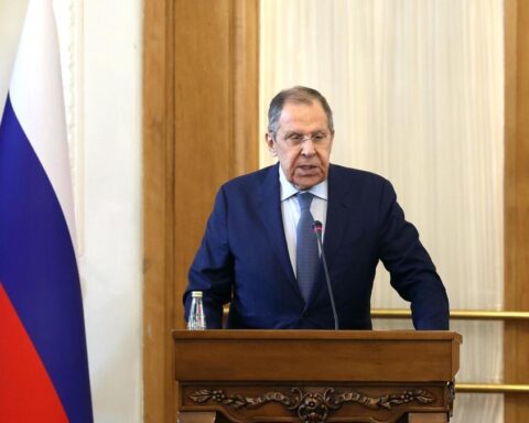 Rusia ve "indispensable" el reconocimiento de Crimea y el Donbás como regiones rusas para lograr un acuerdo