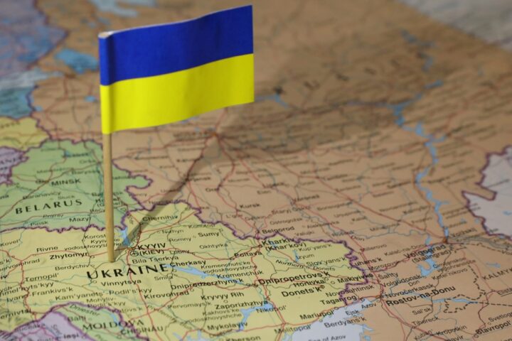 Ucraina, Zelensky: non riconosceremo l'occupazione russa della Crimea