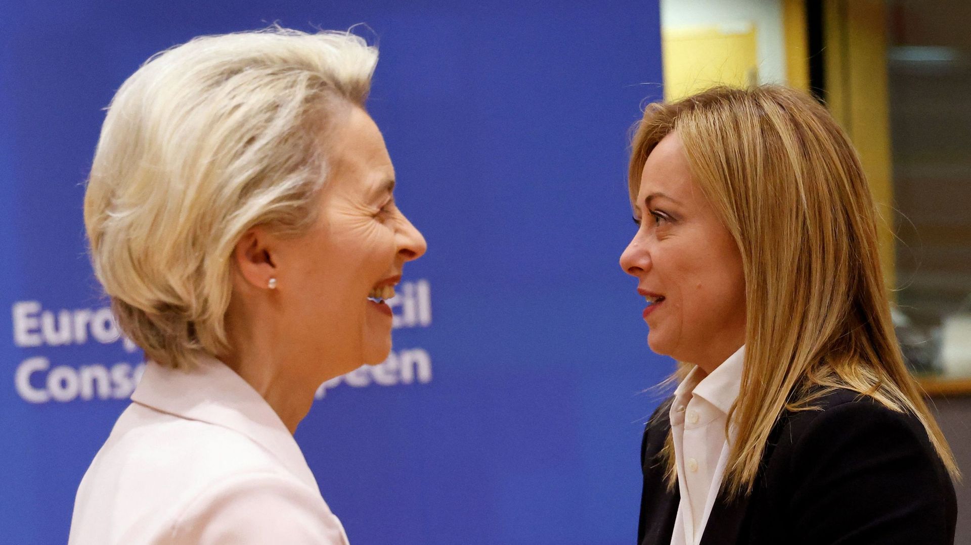 Von der Leyen paga dazio a Meloni: ok ai «paesi sicuri»