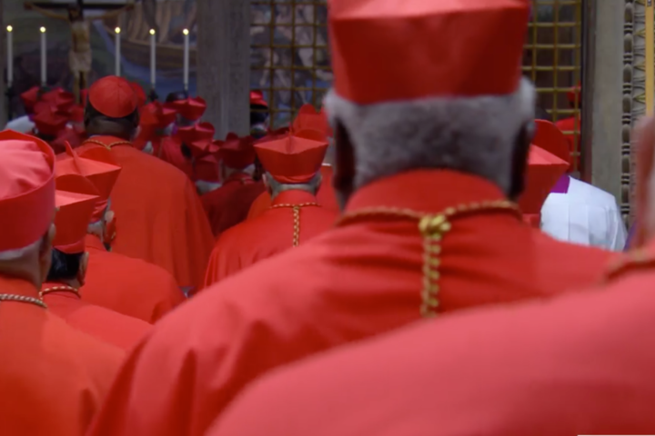Conclave, fumata nera per la prima votazione in Sistina. Le ipotesi sul ritardo