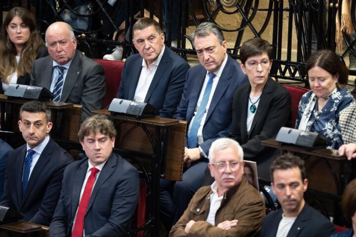 Esteban y Andueza mantendrán el miércoles su primera reunión oficial para "engrasar" las relaciones PNV-PSE