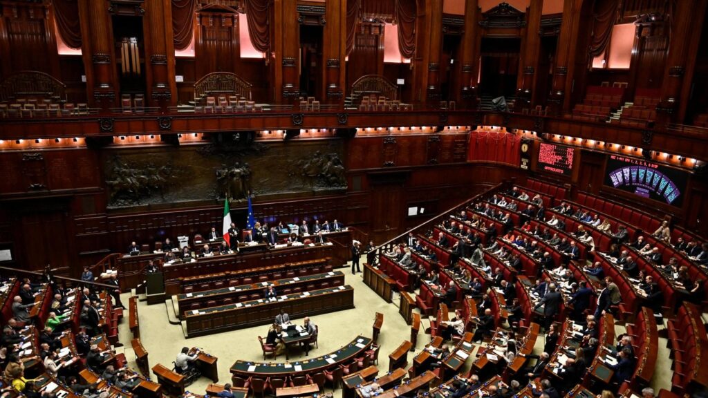 Il decreto Sicurezza corre veloce nel vuoto del parlamento