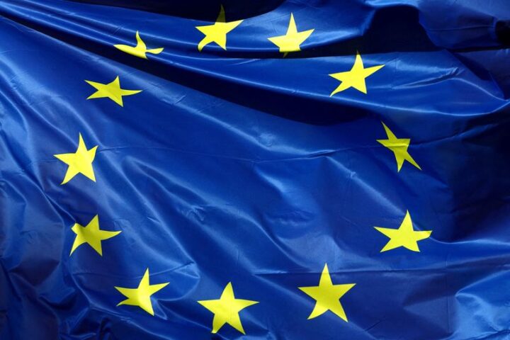 L’Europa prova a negoziare con la pistola sul tavolo