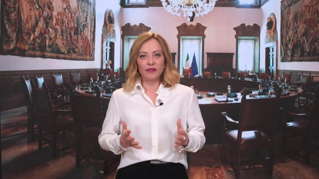 Meloni prova a rientrare in gioco e minimizza l’assenza dai Volenterosi