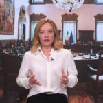 Meloni prova a rientrare in gioco e minimizza l’assenza dai Volenterosi