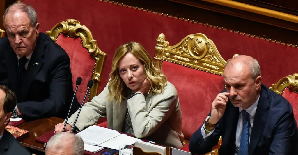 Meloni risponde a Renzi in Senato: "Libertà non ha prezzo, difesa al 2% del Pil