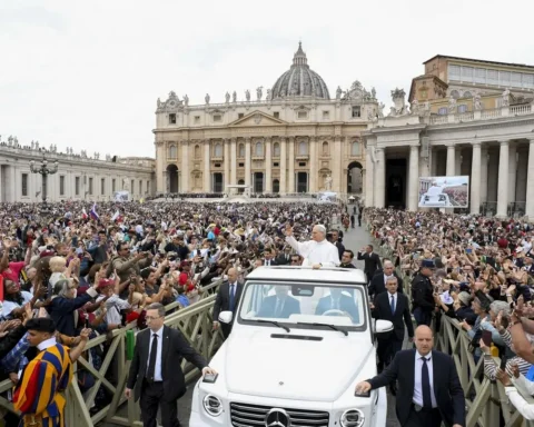 Mosca smentisce vertice in Vaticano, ma lo scambio di prigionieri resta l’unico spiraglio tra Russia e Ucraina