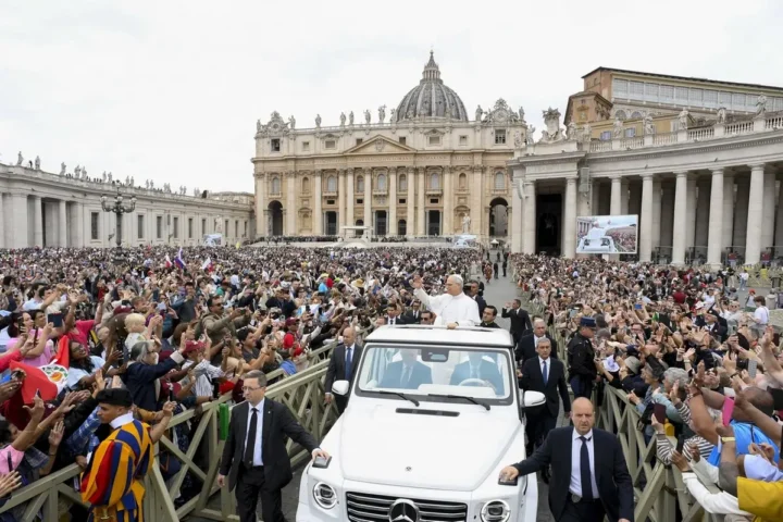 Mosca smentisce vertice in Vaticano, ma lo scambio di prigionieri resta l’unico spiraglio tra Russia e Ucraina