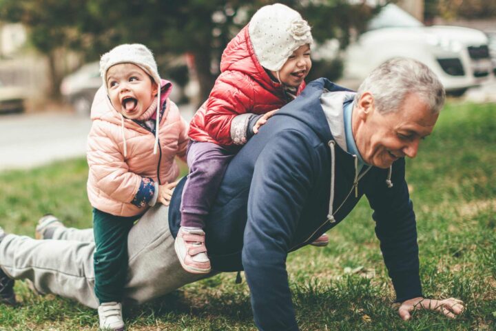 Qualità della vita bassa per gli anziani. Se la passano meglio giovani e bambini