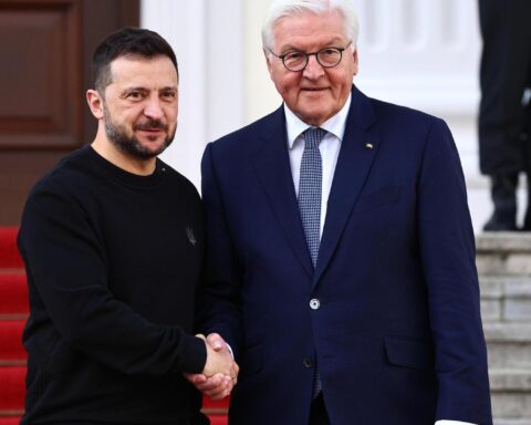 Zelensky a Berlino: la Germania stanzia 5 miliardi di euro, è il più grande pacchetto di aiuti dall’inizio della guerra