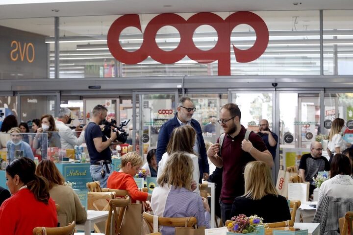 350 supermercati Coop interrompono la vendita di prodotti israeliani in solidarietà con la Palestina