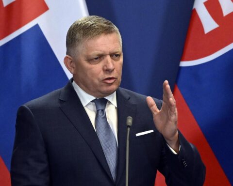 Fico minaccia l’uscita della Slovacchia dalla NATO: tra retorica sovranista e rischio isolamento
