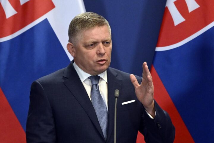 Fico minaccia l’uscita della Slovacchia dalla NATO: tra retorica sovranista e rischio isolamento