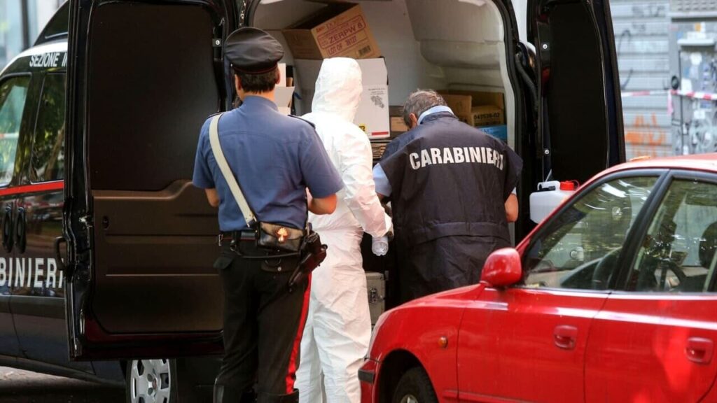 Francesco Campagna uccide la moglie Mary Bonanno e si suicida- lei trovata sulle scale, lui impiccato