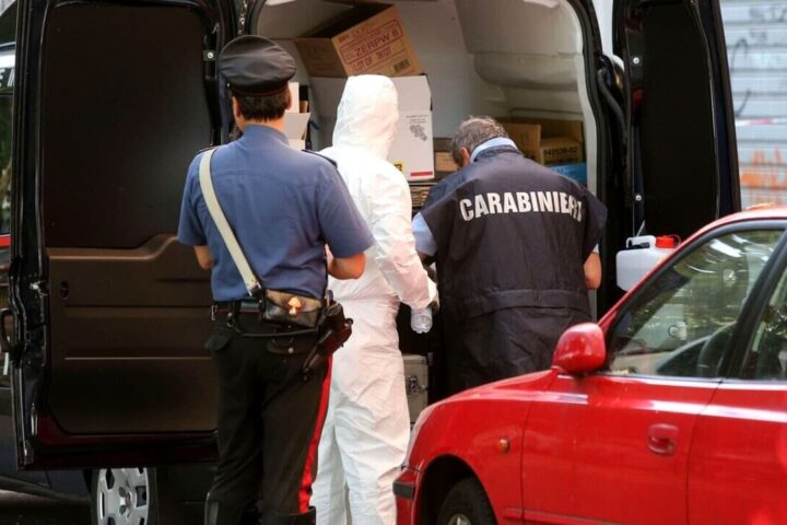 Francesco Campagna uccide la moglie Mary Bonanno e si suicida- lei trovata sulle scale, lui impiccato