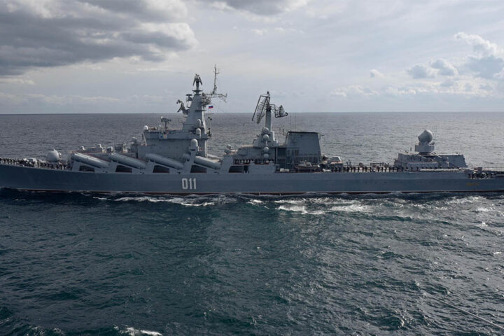 La Russia accompagna per la prima volta navi-ombrello nel Canale della Manica con nave militare
