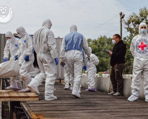 Mosca manipola i cadaveri dei suoi soldati: una macabra arma di propaganda