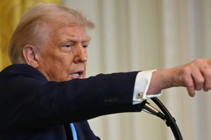 Trump ha annunciato un nuovo divieto d'ingresso per cittadini di 12 Paesi: "Proteggiamo l'America dai terroristi stranieri"