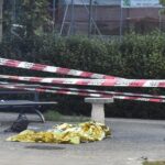 Accoltellata e uccisa in strada: il killer l'ha attesa seduto.