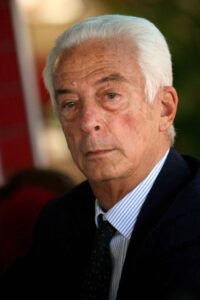 Addio a Grande Stevens, leader di Fiat e Juventus. L'Iran destabilizza le Borse, impennata del petrolio. Il divorzio irrealizzabile.