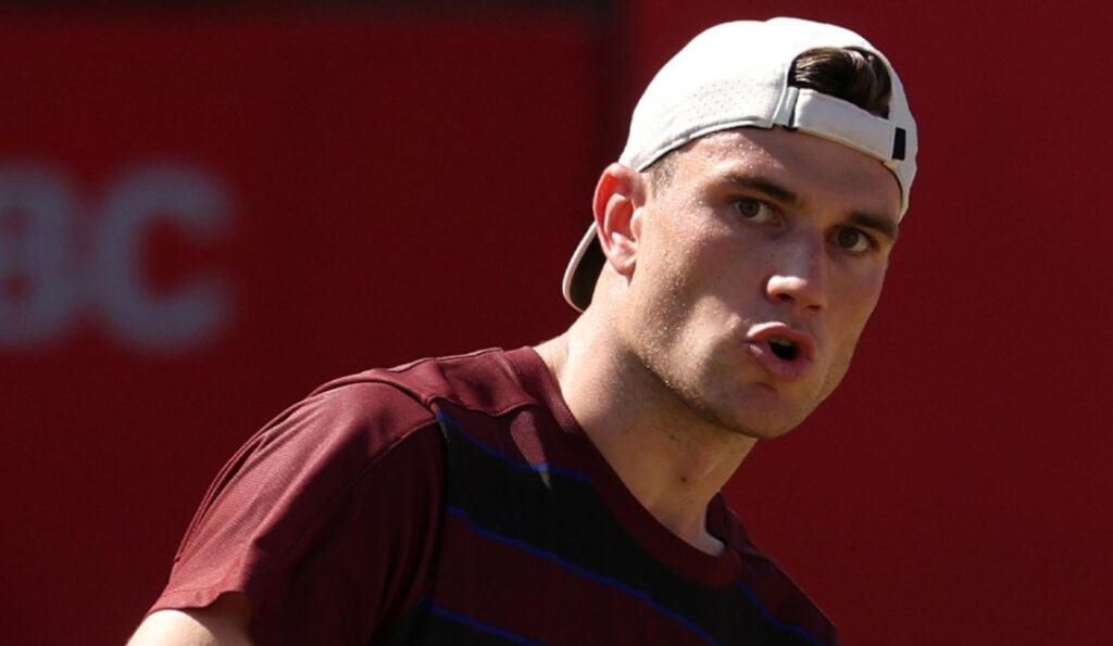 ATP Queen's: Draper Holds On, Rune Triumphs; Medvedev Advances in Halle, Tsitsipas Exits