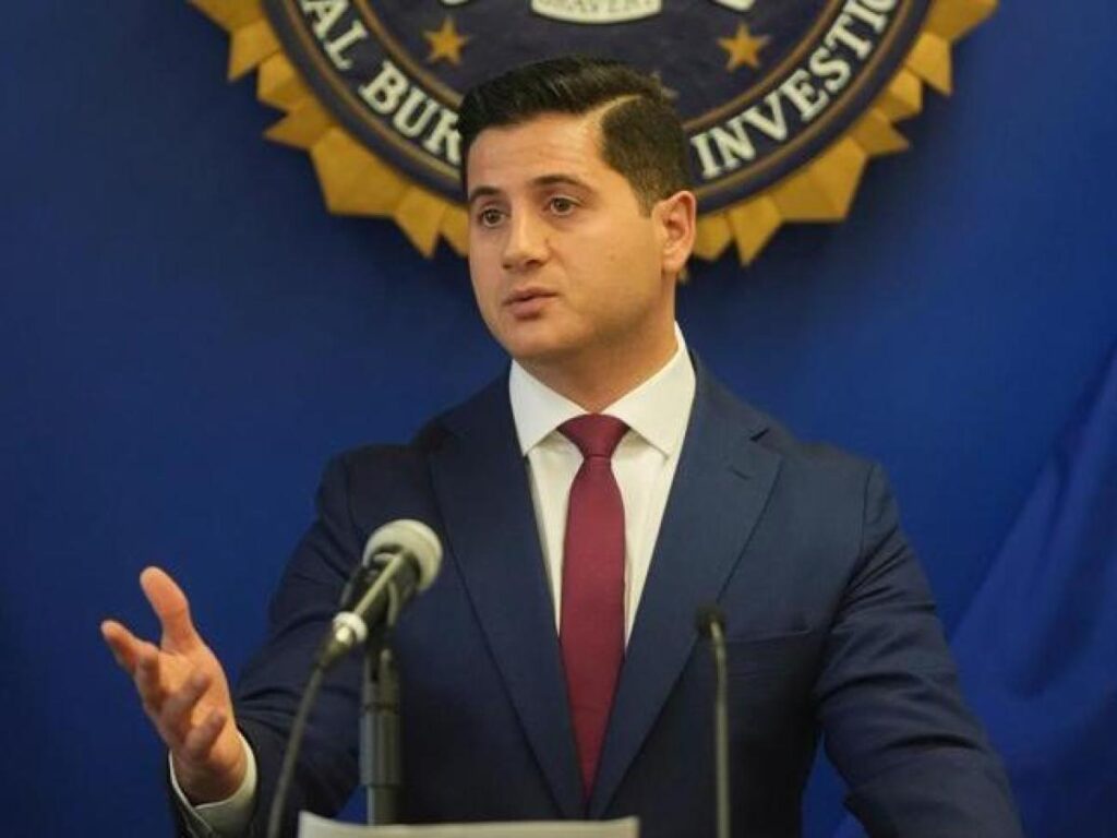 Bill Essayli, procuratore federale della California: «Le città santuario non esistono, le autorità locali rifiutano di cooperare...»