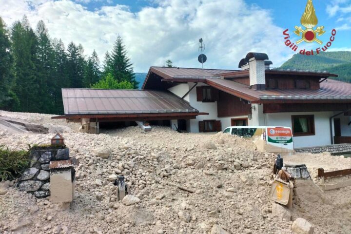 Borca di Cadore: frana crea trappola di fango, case sommerse e Statale 51 chiusa