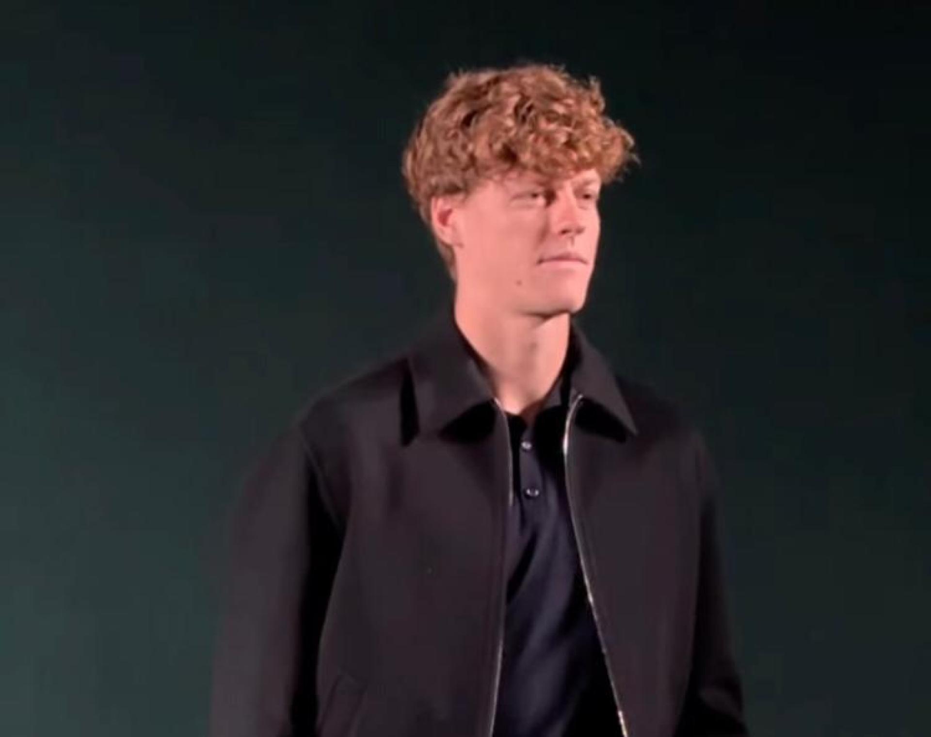 Brad Pitt elogia Jannik Sinner al Tg1: "È fantastico"