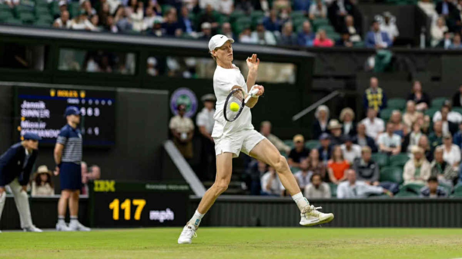 Cahill rivela: Djokovic ha aiutato la crescita di Jannik Sinner