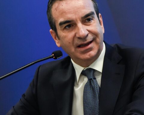 Calabria: Il presidente annuncia "Indagato per corruzione" in un video.