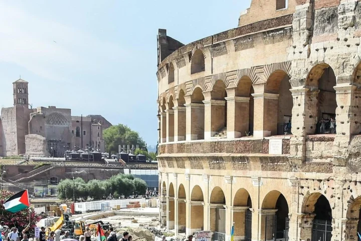 Corteo contro il riarmo: 400 associazioni in piazza con la benedizione di Parolin