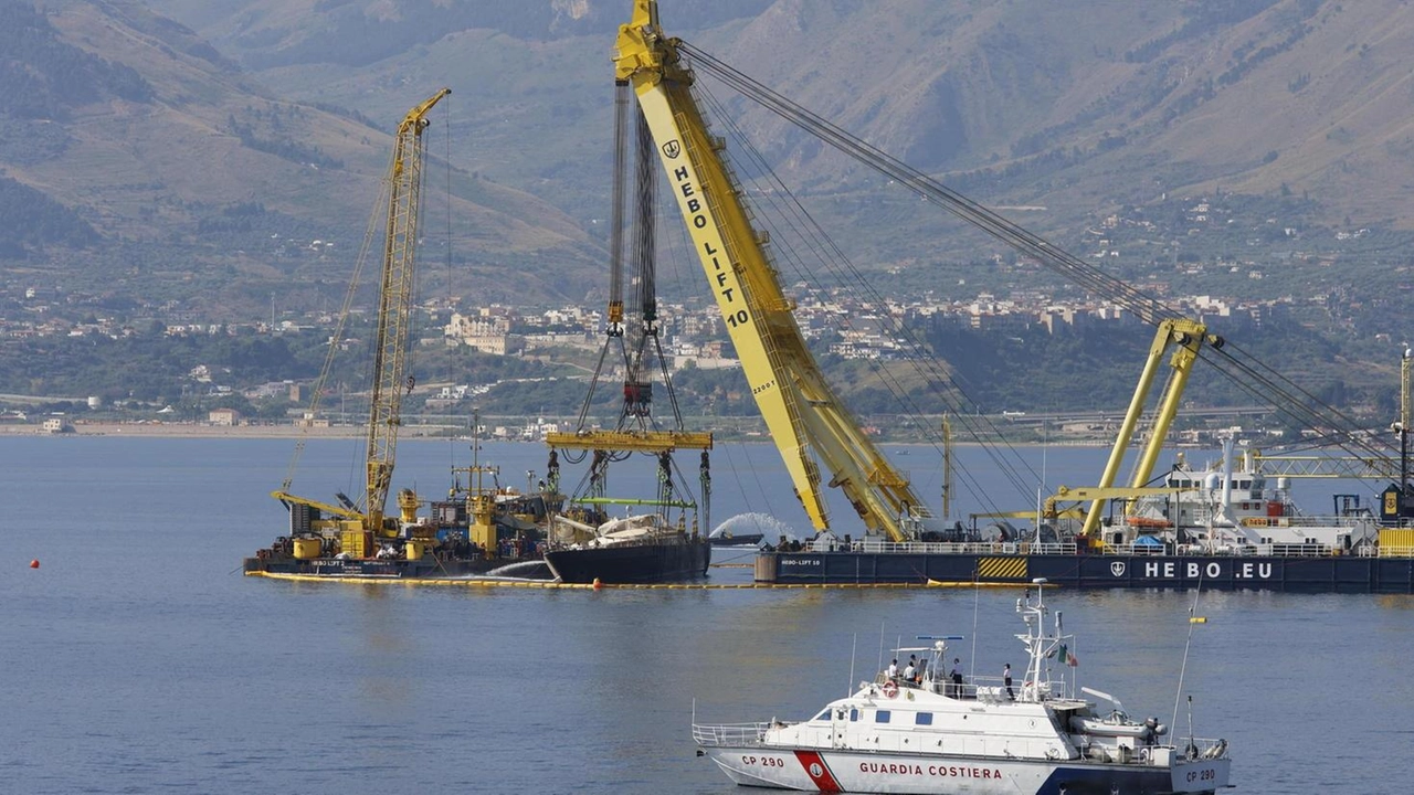 Dieci mesi dopo il naufragio, riemerge il veliero enigmatico